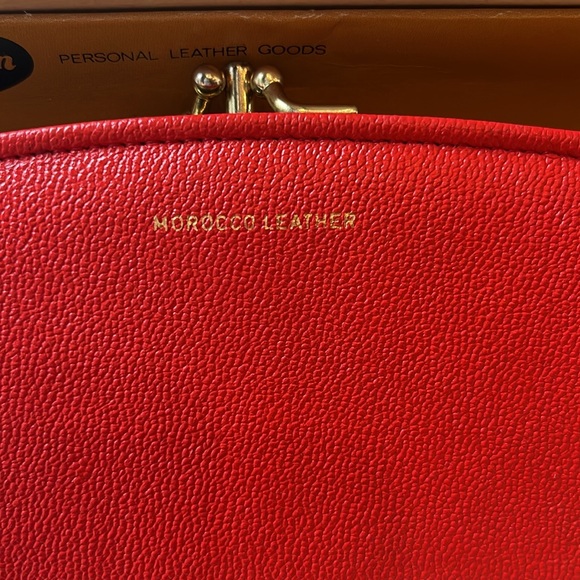 Stunning Red Leather Wallet - Picture 2 of 11